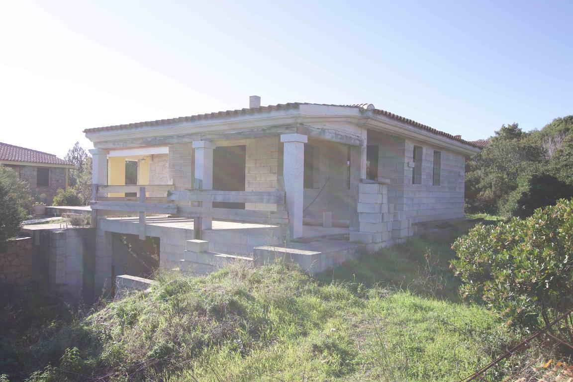 SAN TEODORO - LOC. CALA GINEPRO VILLA BIFAMILIARE DA ULTIMARE