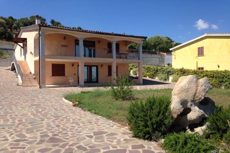 SPLENDIDA VILLA LOIRI PORTO SAN PAOLO